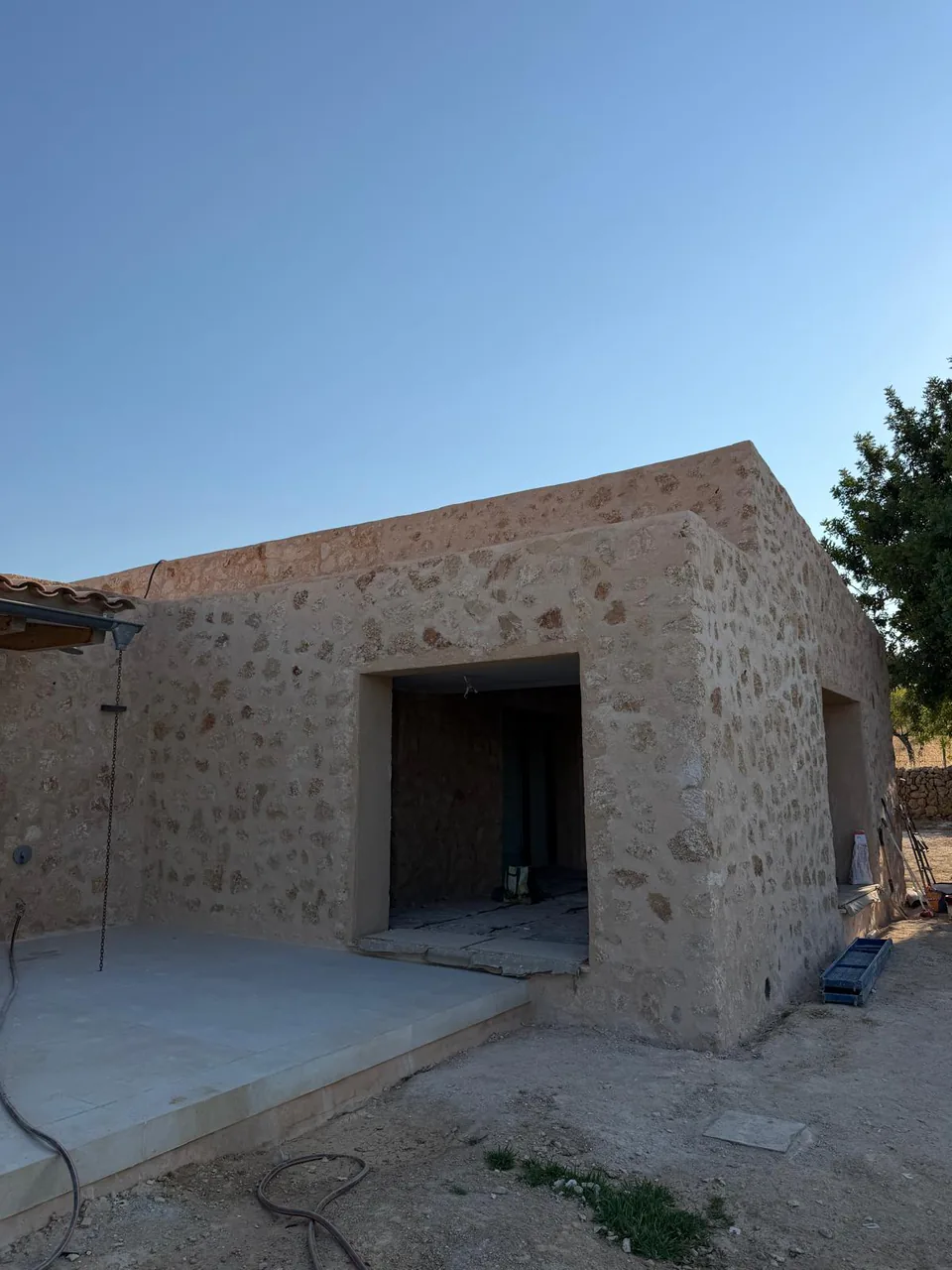 Fachada y porche cubierto — Selva